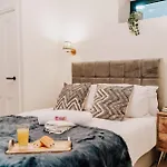 Historic Stunning City Gem Parking Family Business