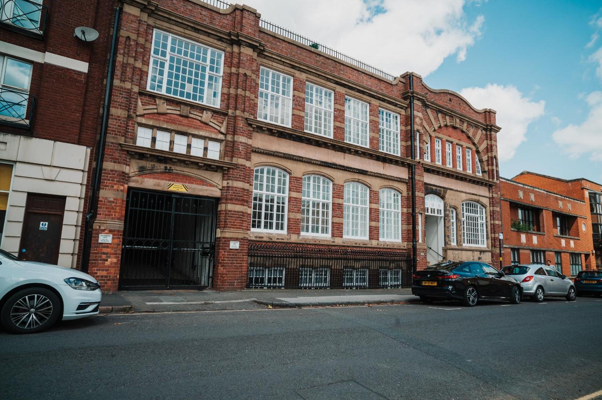 Historic Stunning Gem Parking Family Business Apartment