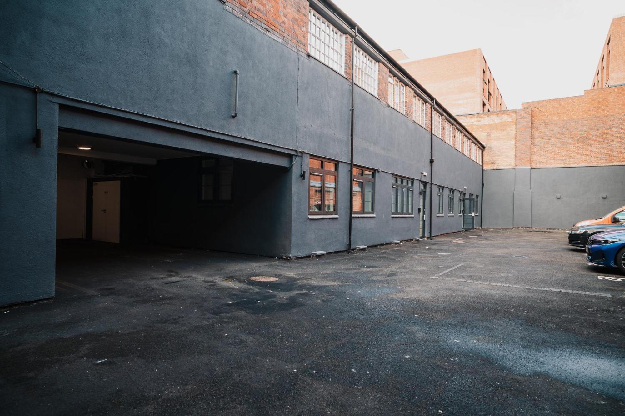 Historic Stunning Gem Parking Family Business Apartment *