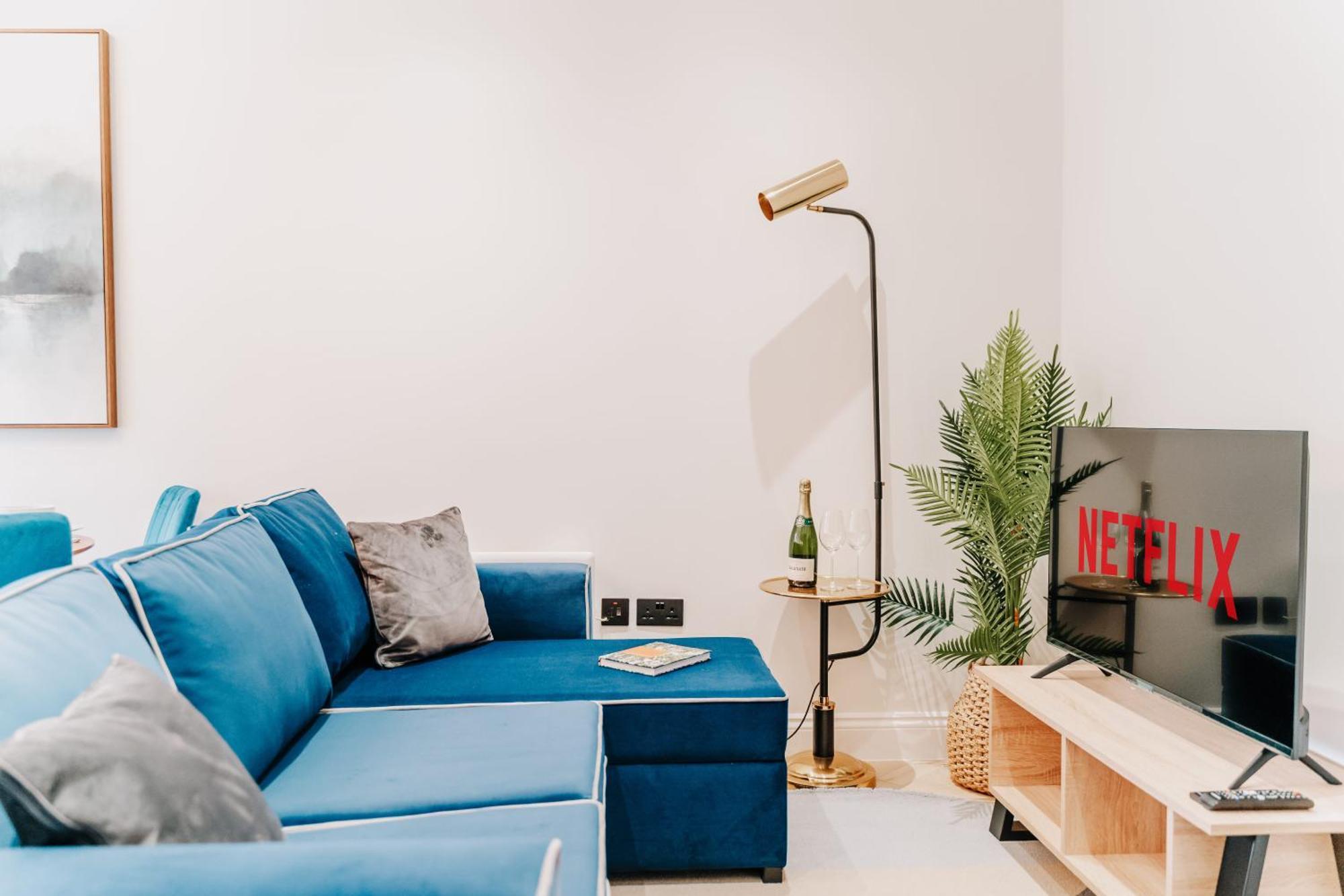 Historic Stunning Gem Parking Family Business Apartment